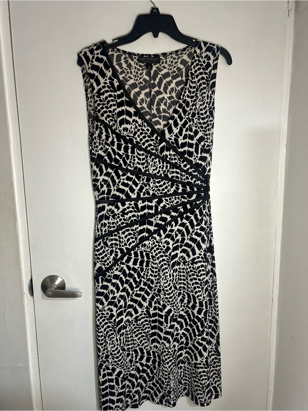 connected apparel Black and White Abstract Wrap-Style Sleeveless Dress